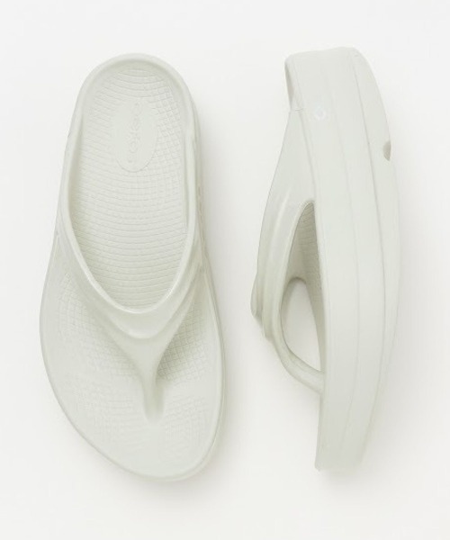 OOFOS(ウーフォス)の「【HEREIAM】OOFOS(ウーフォス)OOmega(サンダル・レディース・ブラック/ベージュ/ライトグレー・X-SMALL/SMALL/MEDIUM)」の3枚目の写真