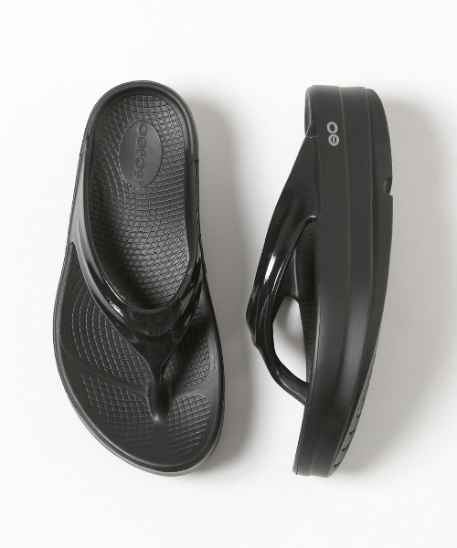 OOFOS(ウーフォス)の「【HEREIAM】OOFOS(ウーフォス)OOmega(サンダル・レディース・ブラック/ベージュ/ライトグレー・X-SMALL/SMALL/MEDIUM)」の2枚目の写真