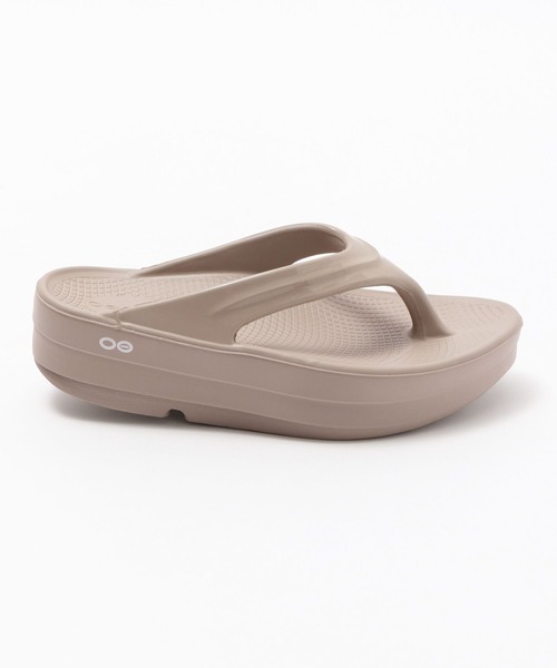 OOFOS(ウーフォス)の「【HEREIAM】OOFOS(ウーフォス)OOmega(サンダル・レディース・ブラック/ベージュ/ライトグレー・X-SMALL/SMALL/MEDIUM)」の11枚目の写真