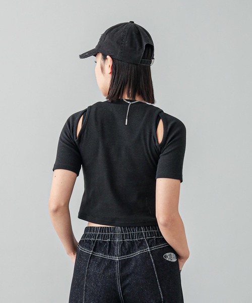 X-girl（エックスガール）の「CURSIVE LOGO SHOULDER SLIT TOP