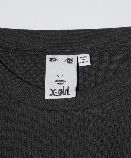 X-girl(エックスガール)の「CURSIVE LOGO SHOULDER SLIT TOP(Tシャツ/カットソー・レディース・ブラック/オリーブ/ホワイト・S/M)」の16枚目の写真