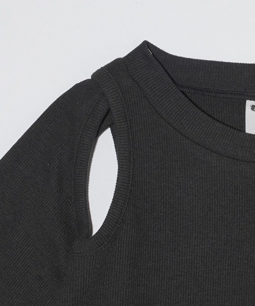 X-girl(エックスガール)の「CURSIVE LOGO SHOULDER SLIT TOP(Tシャツ/カットソー・レディース・ブラック/オリーブ/ホワイト・S/M)」の19枚目の写真