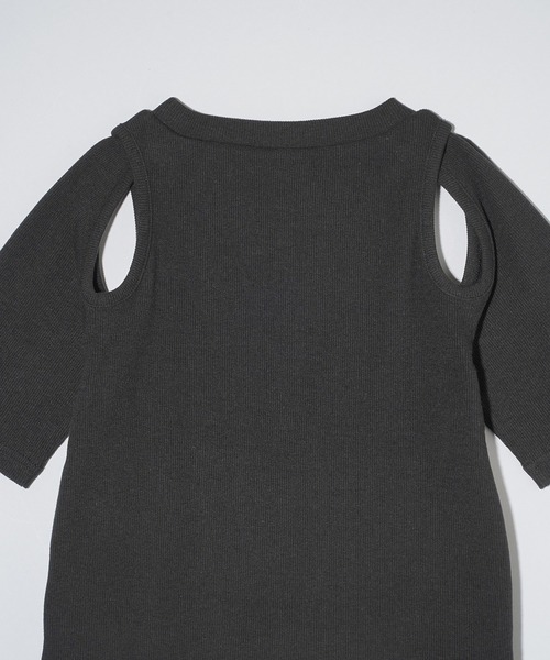 X-girl(エックスガール)の「CURSIVE LOGO SHOULDER SLIT TOP(Tシャツ/カットソー・レディース・ブラック/オリーブ/ホワイト・S/M)」の22枚目の写真