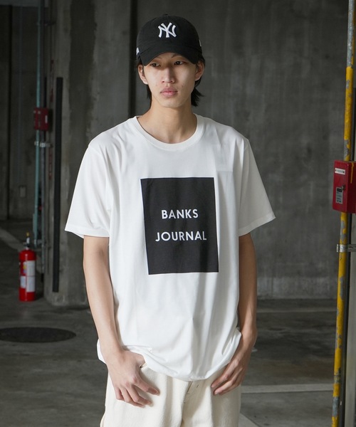 BANKS（バンクス）の「DESIGN TEE/BANKS(バンクス)フロントボックスロゴプリントスタンダードフィット半袖カットソー（Tシャツ/カットソー・メンズ・ブラック/ダークグリーン/オフホワイト・MEDIUM/LARGE/X-LARGE/SMALL）」の4枚目の写真