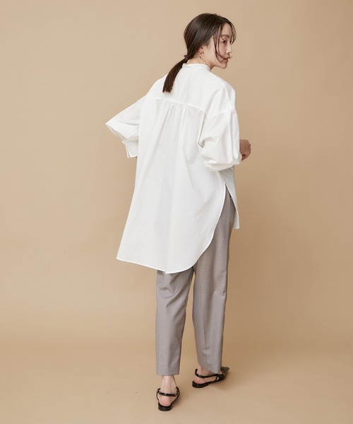 le cercle ADAM ET ROPE'(ルセルクルアダムエロペ)の「バックロングシャツ(シャツ/ブラウス・レディース・ホワイト/ベージュ系その他2/チャコールグレー/サックスブルー・FREE)」の7枚目の写真