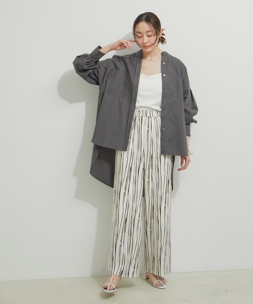 le cercle ADAM ET ROPE'(ルセルクルアダムエロペ)の「バックロングシャツ(シャツ/ブラウス・レディース・ホワイト/ベージュ系その他2/チャコールグレー/サックスブルー・FREE)」の14枚目の写真