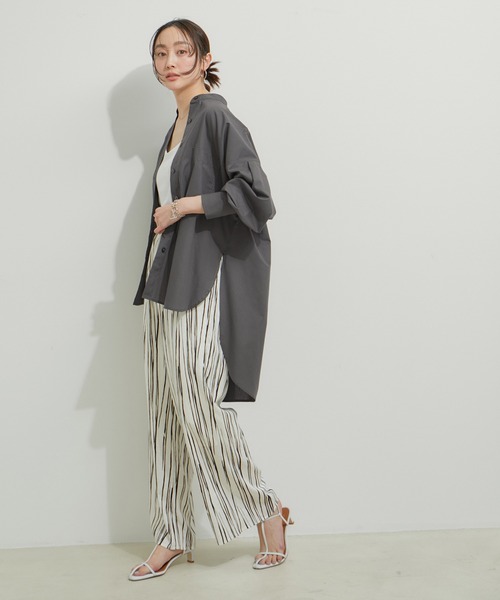 le cercle ADAM ET ROPE'(ルセルクルアダムエロペ)の「バックロングシャツ(シャツ/ブラウス・レディース・ホワイト/ベージュ系その他2/チャコールグレー/サックスブルー・FREE)」の15枚目の写真