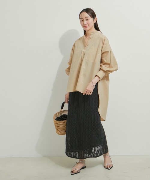 le cercle ADAM ET ROPE'(ルセルクルアダムエロペ)の「バックロングシャツ(シャツ/ブラウス・レディース・ホワイト/ベージュ系その他2/チャコールグレー/サックスブルー・FREE)」の16枚目の写真