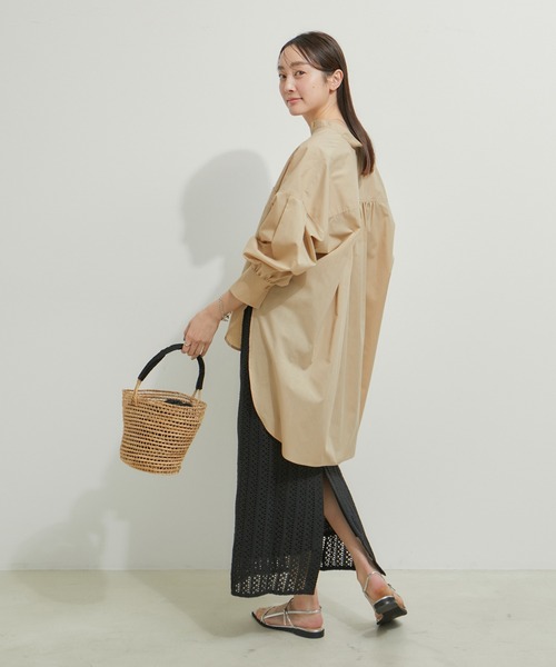 le cercle ADAM ET ROPE'(ルセルクルアダムエロペ)の「バックロングシャツ(シャツ/ブラウス・レディース・ホワイト/ベージュ系その他2/チャコールグレー/サックスブルー・FREE)」の17枚目の写真