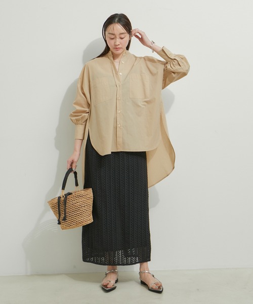 le cercle ADAM ET ROPE'(ルセルクルアダムエロペ)の「バックロングシャツ(シャツ/ブラウス・レディース・ホワイト/ベージュ系その他2/チャコールグレー/サックスブルー・FREE)」の18枚目の写真