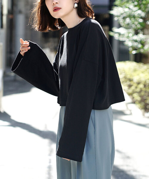 zootie(ズーティー)の「URBAN PLUS フレアスリーブカットソー(Tシャツ/カットソー・レディース・ブラック/ライトブルー/ダークグリーン/ネイビー/アイボリー/オフホワイト/スモークピンク/チャコール/ライトベージュ/グレイッシュベージュ/グレイッシュブルー/ブラウン系その他・フリー)」の2枚目の写真