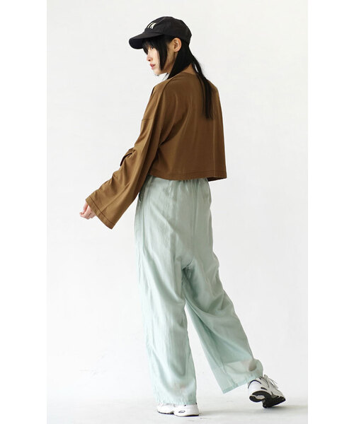 zootie(ズーティー)の「URBAN PLUS フレアスリーブカットソー(Tシャツ/カットソー・レディース・ブラック/ライトブルー/ダークグリーン/ネイビー/アイボリー/オフホワイト/スモークピンク/チャコール/ライトベージュ/グレイッシュベージュ/グレイッシュブルー/ブラウン系その他・フリー)」の22枚目の写真