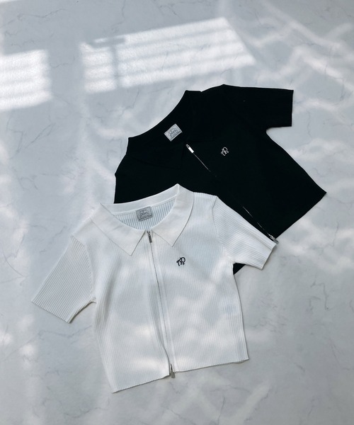 AS KNOW AS plus（アズノゥアズプラス）の「◎ロゴ刺繍 Wジップ衿付き半袖ニットカーディガン（カーディガン/ボレロ・レディース・ブラック/ホワイト×ブラック/オフホワイト/シルバー/レッド/ブルーグレー/ネイビー系/グリーン系/ネイビー/ホワイト系・FREE）」の19枚目の写真