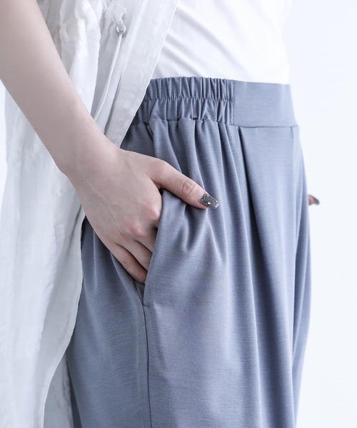 n'OrLABEL(ノアールレーベル)の「【機能素材】『【接触冷感】イージーケアジョガーパンツ』(その他パンツ・レディース・チャコール/ブラック/グレイッシュブルー・1/2)」の4枚目の写真