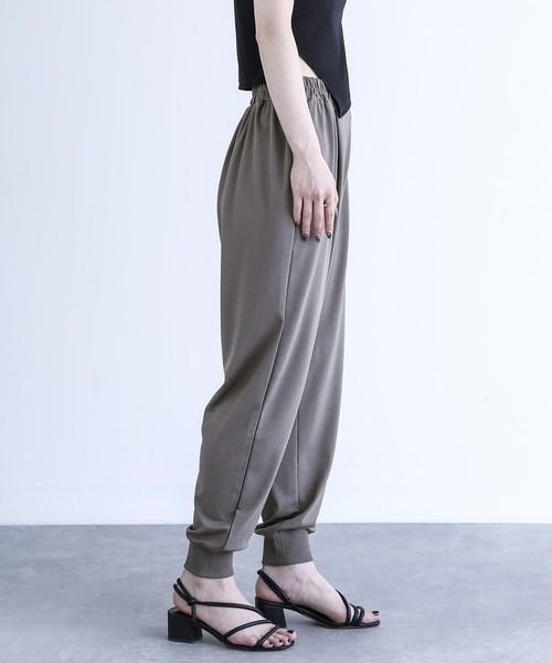n'OrLABEL(ノアールレーベル)の「【機能素材】『【接触冷感】イージーケアジョガーパンツ』(その他パンツ・レディース・チャコール/ブラック/グレイッシュブルー・1/2)」の7枚目の写真