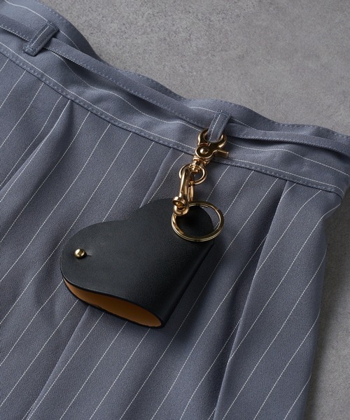 HASHIBAMI（ハシバミ）の「【HASHIBAMI】ハート型スマートキーリング（キーホルダー・レディース・ダークパープル/ベージュ/ブラック/グレイッシュベージュ/レッド/ブラウン/ベージュ系/バーガンディー/ピンク・FREE）」の2枚目の写真