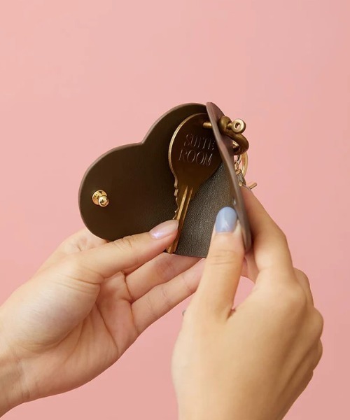 HASHIBAMI（ハシバミ）の「【HASHIBAMI】ハート型スマートキーリング（キーホルダー・レディース・ダークパープル/ベージュ/ブラック/グレイッシュベージュ/レッド/ブラウン/ベージュ系/バーガンディー/ピンク・FREE）」の16枚目の写真