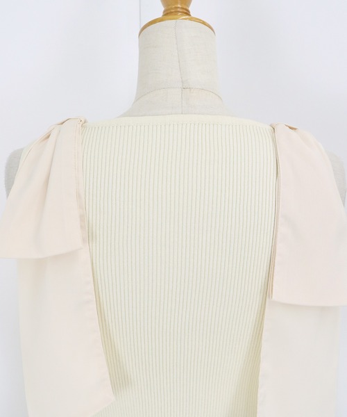 BLUEEAST（ブルーイースト）の「ショルダーリボンノースリリブニット（タンクトップ・レディース・ブルーグレー/オフホワイト/ブラック・MEDIUM）」の10枚目の写真