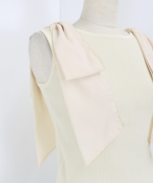 BLUEEAST（ブルーイースト）の「ショルダーリボンノースリリブニット（タンクトップ・レディース・ブルーグレー/オフホワイト/ブラック・MEDIUM）」の11枚目の写真