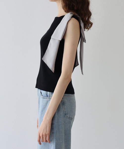 BLUEEAST（ブルーイースト）の「ショルダーリボンノースリリブニット（タンクトップ・レディース・ブルーグレー/オフホワイト/ブラック・MEDIUM）」の4枚目の写真