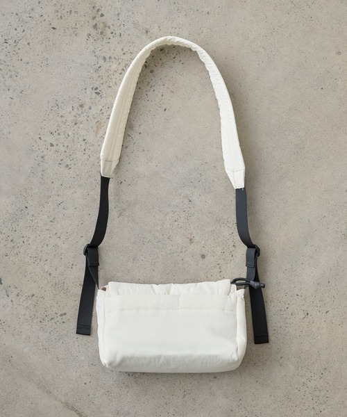 PAPILLONNER（パピヨネ）の「ミニフラップパフショルダー/WEB限定（ショルダーバッグ・レディース・ブラック/オフホワイト・FREE）」の15枚目の写真