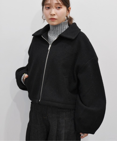 Meli rich（メリーリッチ）の「ボリューム袖ショート丈ジップブルゾン（ブルゾン・レディース・ブラック/アイボリー/チャコールグレー/グレイッシュベージュ・MEDIUM）」の12枚目の写真