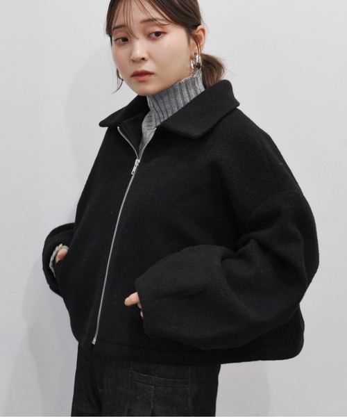 Meli rich（メリーリッチ）の「ボリューム袖ショート丈ジップブルゾン（ブルゾン・レディース・ブラック/アイボリー/チャコールグレー/グレイッシュベージュ・MEDIUM）」の13枚目の写真