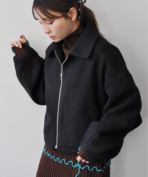 Meli rich（メリーリッチ）の「ボリューム袖ショート丈ジップブルゾン（ブルゾン・レディース・ブラック/アイボリー/チャコールグレー/グレイッシュベージュ・MEDIUM）」の21枚目の写真