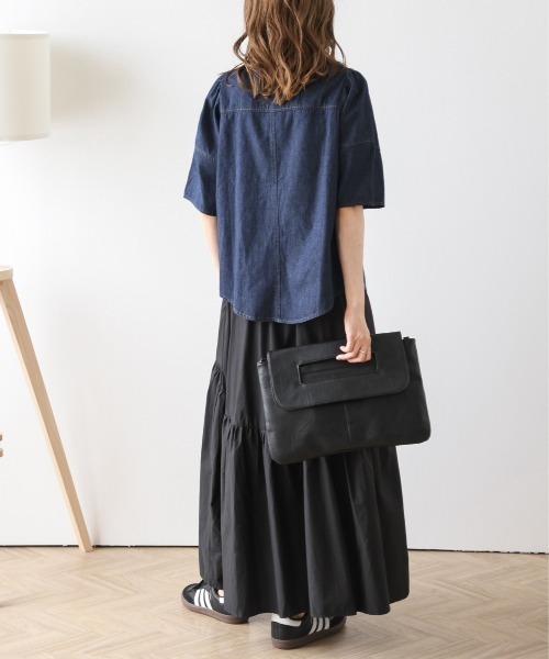 La-gemme(ラジェム)の「ランタンスリーブデニムシャツ(シャツ/ブラウス・レディース・ブルー/ブラック/ライトブルー・フリー)」の13枚目の写真