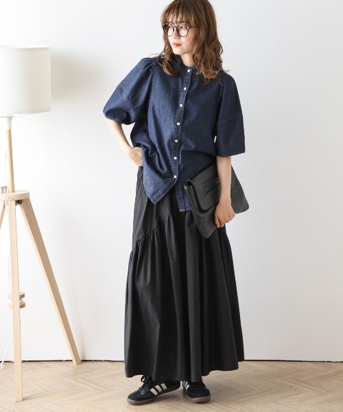La-gemme(ラジェム)の「ランタンスリーブデニムシャツ(シャツ/ブラウス・レディース・ブルー/ブラック/ライトブルー・フリー)」の15枚目の写真