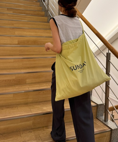 CANAL JEAN（キャナルジーン）の「Lakey Park　SUNDAYナイロンBIGトートバッグ（トートバッグ・レディース・ブルー/イエロー/ストライプ・ONE SIZE）」の10枚目の写真