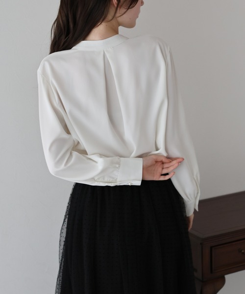 BLUEEAST（ブルーイースト）の「《新色追加》2WAYフロントタックブラウス（シャツ/ブラウス・レディース・ブラック/ホワイト/ブルー/ベージュ/ホワイト系/チャコールグレー/ネイビー・MEDIUM）」の19枚目の写真