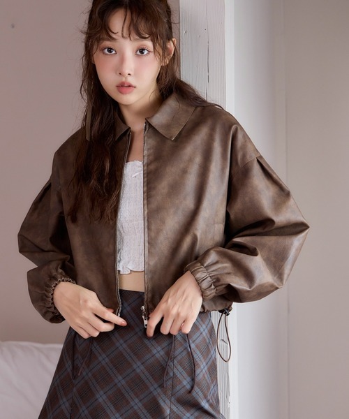 one after another NICE CLAUP(ワンアフターアナザーナイスクラップ)の「レザーライクショートブルゾン(ライダースジャケット・レディース・アイボリー/チャコールグレー/ブラウン・FREE)」の3枚目の写真