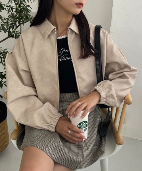 one after another NICE CLAUP(ワンアフターアナザーナイスクラップ)の「レザーライクショートブルゾン(ライダースジャケット・レディース・アイボリー/チャコールグレー/ブラウン・FREE)」の19枚目の写真