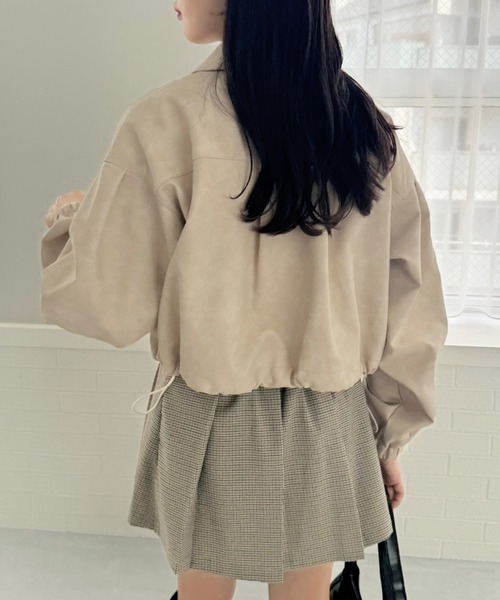 one after another NICE CLAUP(ワンアフターアナザーナイスクラップ)の「レザーライクショートブルゾン(ライダースジャケット・レディース・アイボリー/チャコールグレー/ブラウン・FREE)」の15枚目の写真