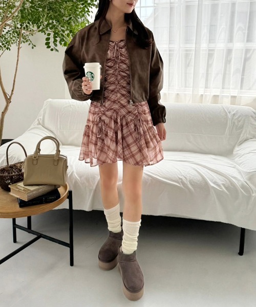 one after another NICE CLAUP(ワンアフターアナザーナイスクラップ)の「レザーライクショートブルゾン(ライダースジャケット・レディース・アイボリー/チャコールグレー/ブラウン・FREE)」の16枚目の写真