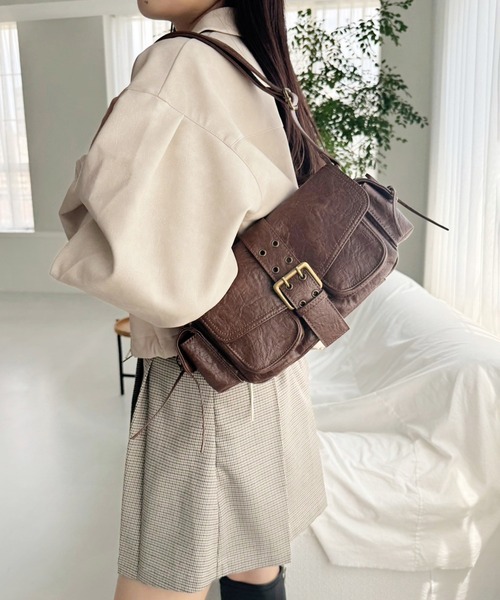 one after another NICE CLAUP(ワンアフターアナザーナイスクラップ)の「レザーライクショートブルゾン(ライダースジャケット・レディース・アイボリー/チャコールグレー/ブラウン・FREE)」の21枚目の写真