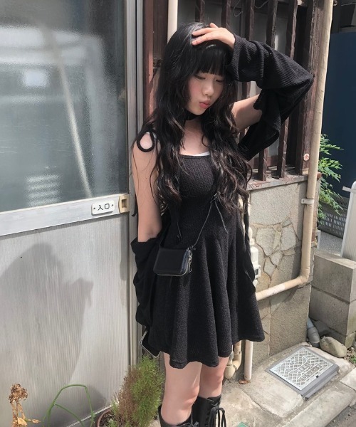 anyonemore(エニワンモア)の「肩紐調節ミニ丈キャミニットワンピースセット(ワンピース・レディース・ブラック・FREE)」の4枚目の写真