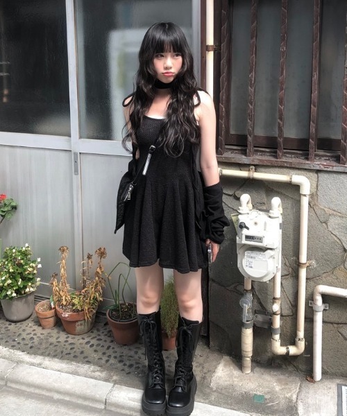 anyonemore(エニワンモア)の「肩紐調節ミニ丈キャミニットワンピースセット(ワンピース・レディース・ブラック・FREE)」の2枚目の写真