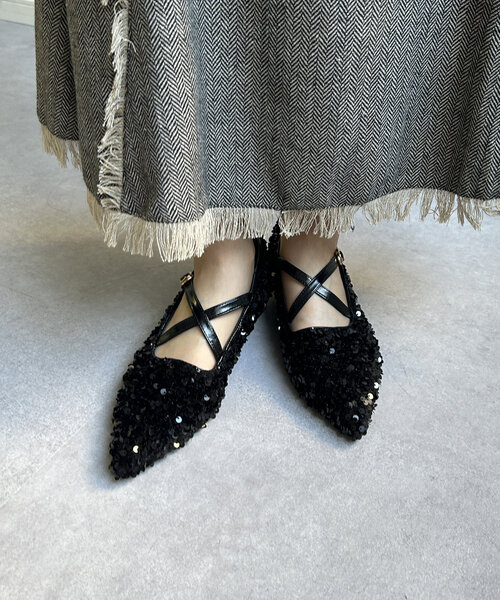 Thevon（ゼボン）の「クロスベルトスパンコールパンプス（パンプス・レディース・ブラック/ゴールド・M/L）」の2枚目の写真