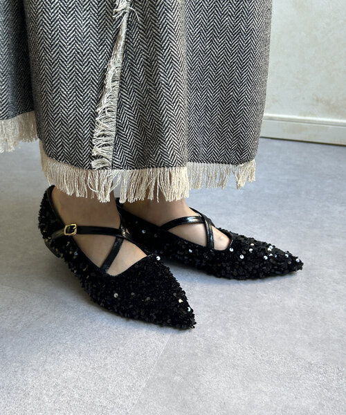 Thevon（ゼボン）の「クロスベルトスパンコールパンプス（パンプス・レディース・ブラック/ゴールド・M/L）」の3枚目の写真