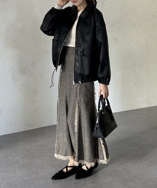 Thevon（ゼボン）の「クロスベルトスパンコールパンプス（パンプス・レディース・ブラック/ゴールド・M/L）」の4枚目の写真