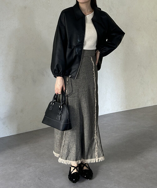 Thevon（ゼボン）の「クロスベルトスパンコールパンプス（パンプス・レディース・ブラック/ゴールド・M/L）」の5枚目の写真