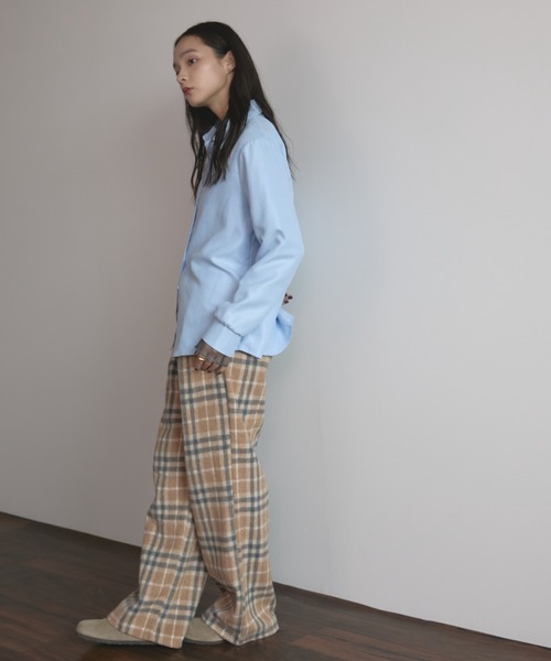 MERLOT（メルロー）の「オーバーサイズベーシックシャツ/イージーケア（シャツ/ブラウス・レディース・ブルー/アイボリー・FREE）」の4枚目の写真