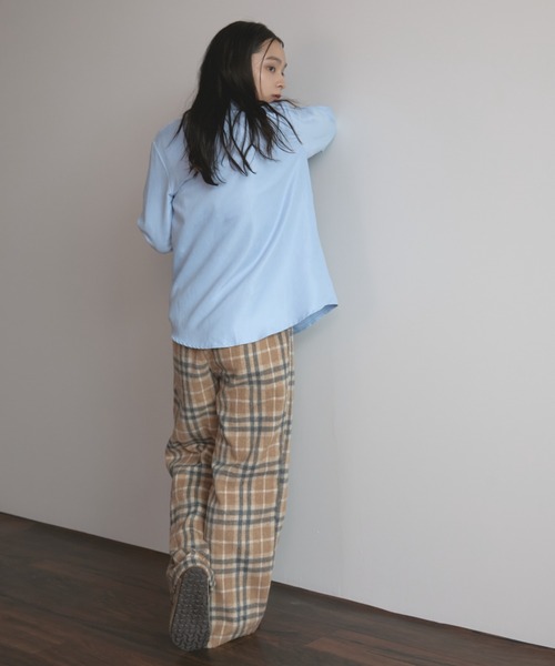 MERLOT（メルロー）の「オーバーサイズベーシックシャツ/イージーケア（シャツ/ブラウス・レディース・ブルー/アイボリー・FREE）」の5枚目の写真