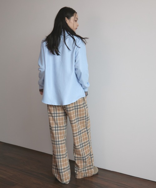 MERLOT（メルロー）の「オーバーサイズベーシックシャツ/イージーケア（シャツ/ブラウス・レディース・ブルー/アイボリー・FREE）」の6枚目の写真