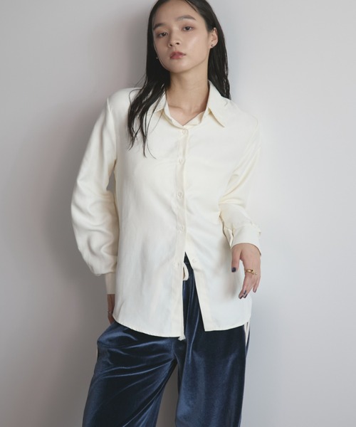 MERLOT（メルロー）の「オーバーサイズベーシックシャツ/イージーケア（シャツ/ブラウス・レディース・ブルー/アイボリー・FREE）」の15枚目の写真