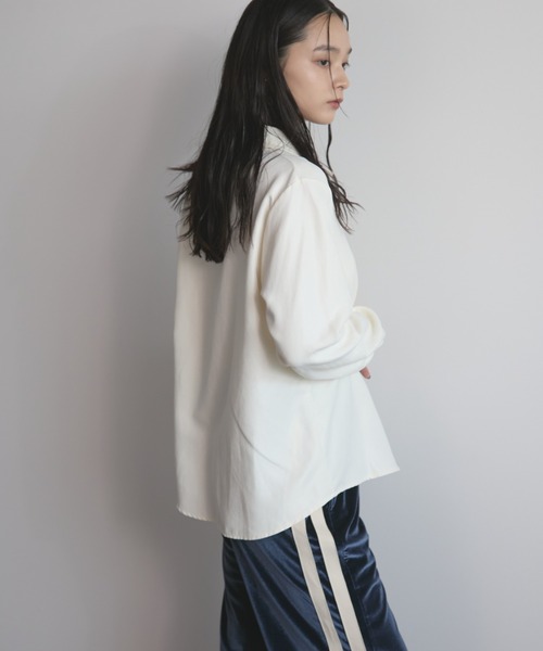 MERLOT（メルロー）の「オーバーサイズベーシックシャツ/イージーケア（シャツ/ブラウス・レディース・ブルー/アイボリー・FREE）」の16枚目の写真