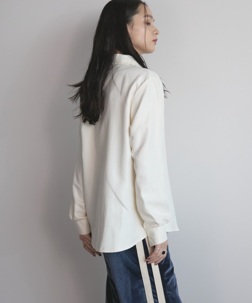 MERLOT（メルロー）の「オーバーサイズベーシックシャツ/イージーケア（シャツ/ブラウス・レディース・ブルー/アイボリー・FREE）」の17枚目の写真