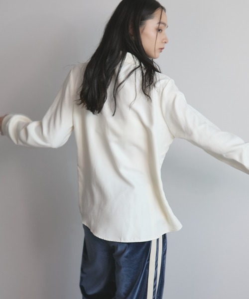 MERLOT（メルロー）の「オーバーサイズベーシックシャツ/イージーケア（シャツ/ブラウス・レディース・ブルー/アイボリー・FREE）」の18枚目の写真